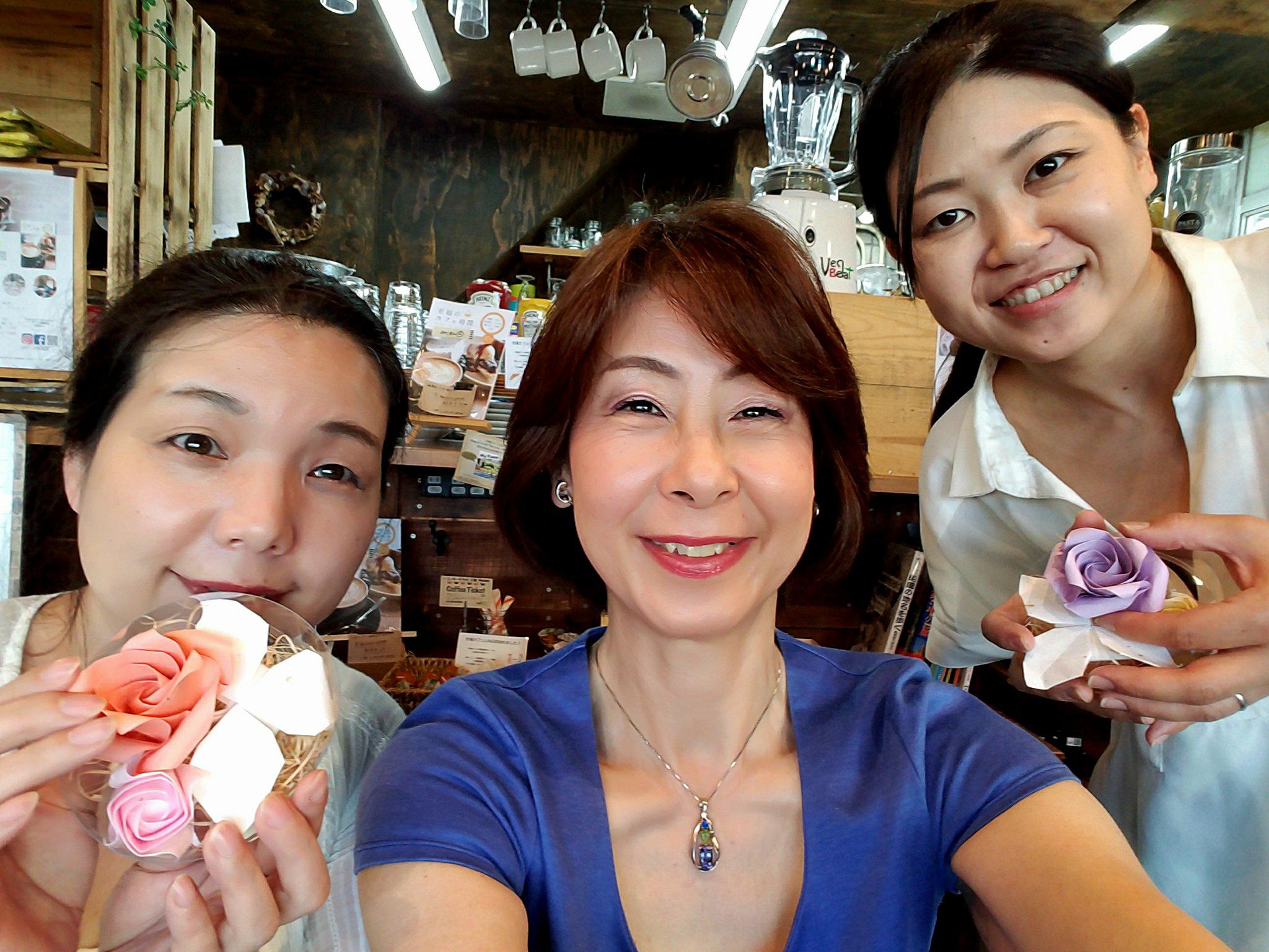 船橋市市場内にある「市場カフェ」で【折り紙のバラ】バラ折り体験講座開催！
