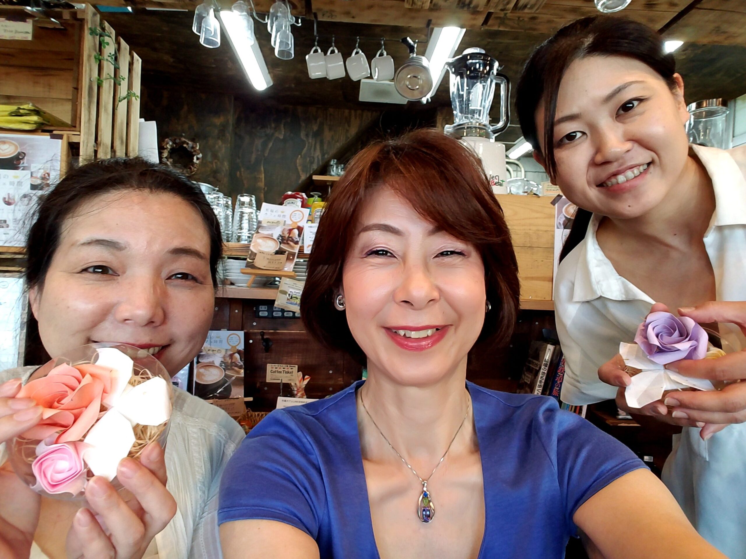 船橋市市場カフェ【折り紙のバラ】バラ折り体験講