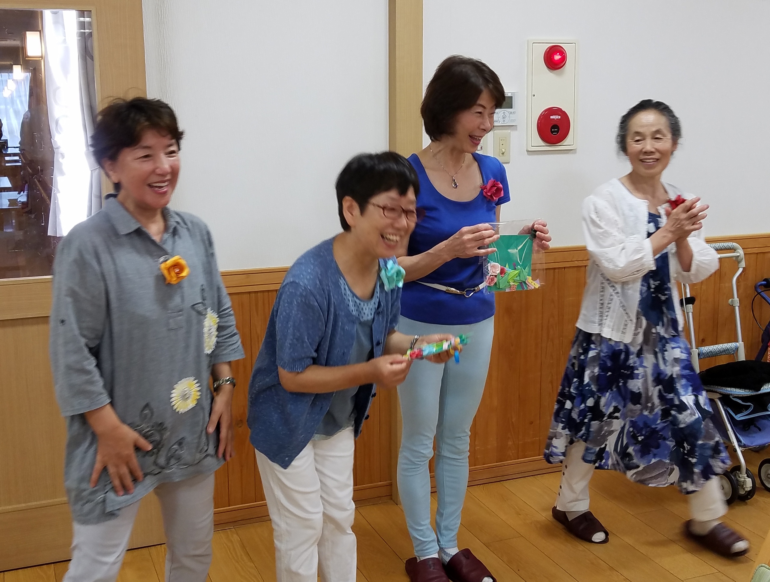【折り紙のバラ】高齢者レクリエーションとバラ折りニスト達の活躍